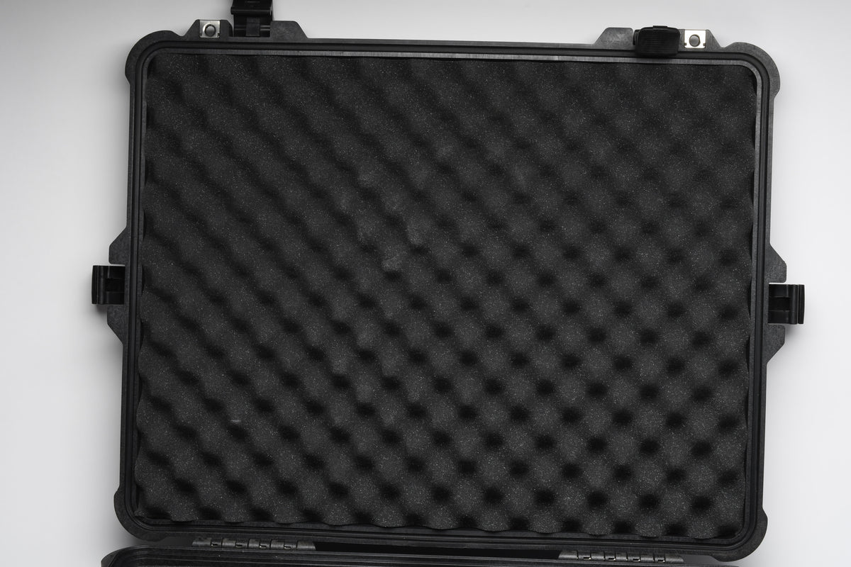 Pelican 1600 Black case w/Cut-up foam, very clean