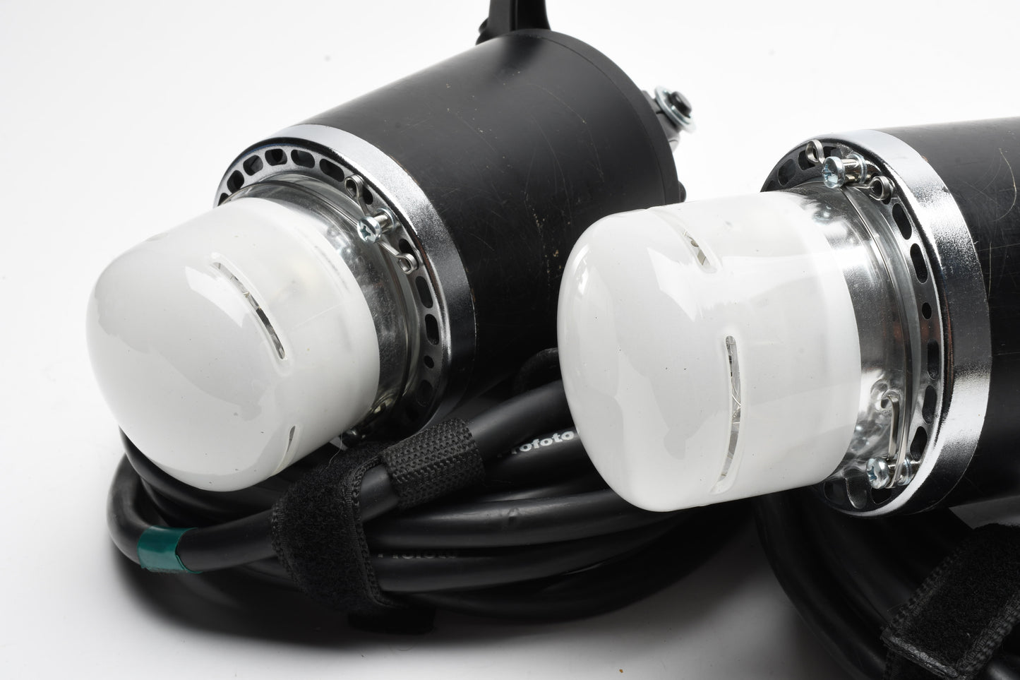Profoto Acute 2R 1200W Flash Lighting Kit w/2 Acute D4 Heads, Case, Nice!