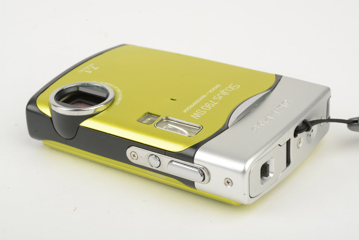 Olympus Stylus 790 SW 7.1MP Digital Point&Shoot camera, All-Weather, Good!