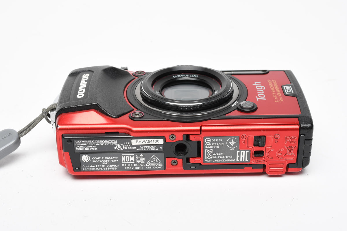 Olympus Tough TG-5 Red digital Point&Shoot w/batt, USB, Case, Tested, Good!