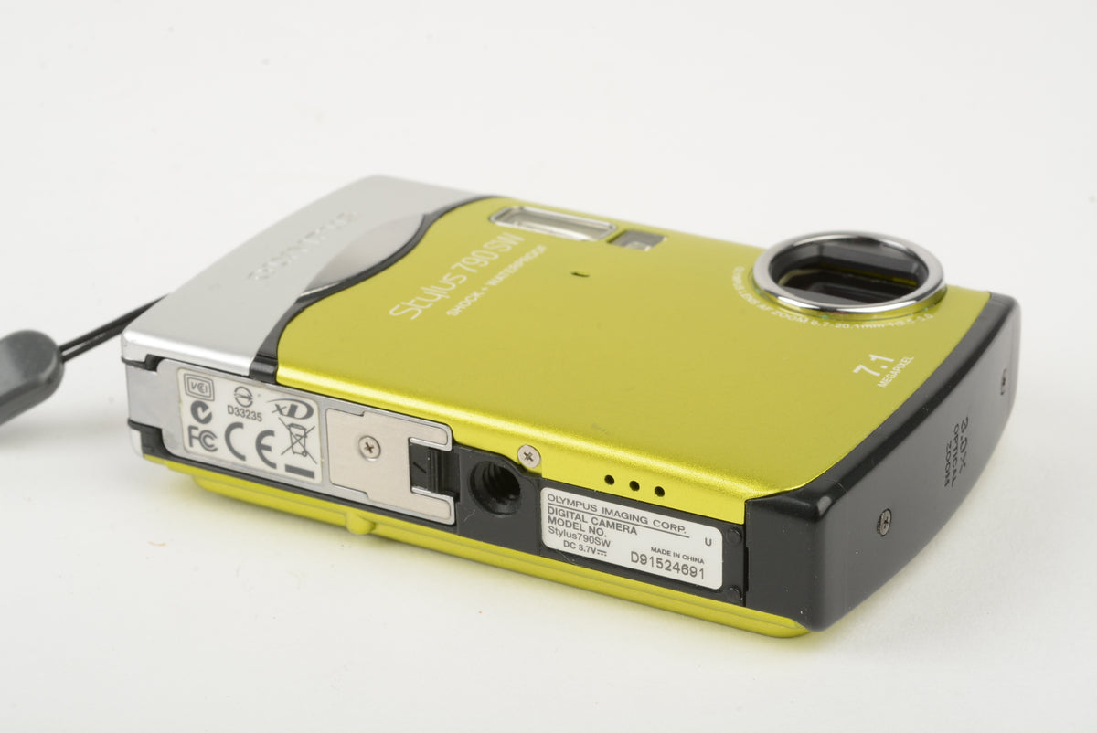 Olympus Stylus 790 SW 7.1MP Digital Point&Shoot camera, All-Weather, Good!