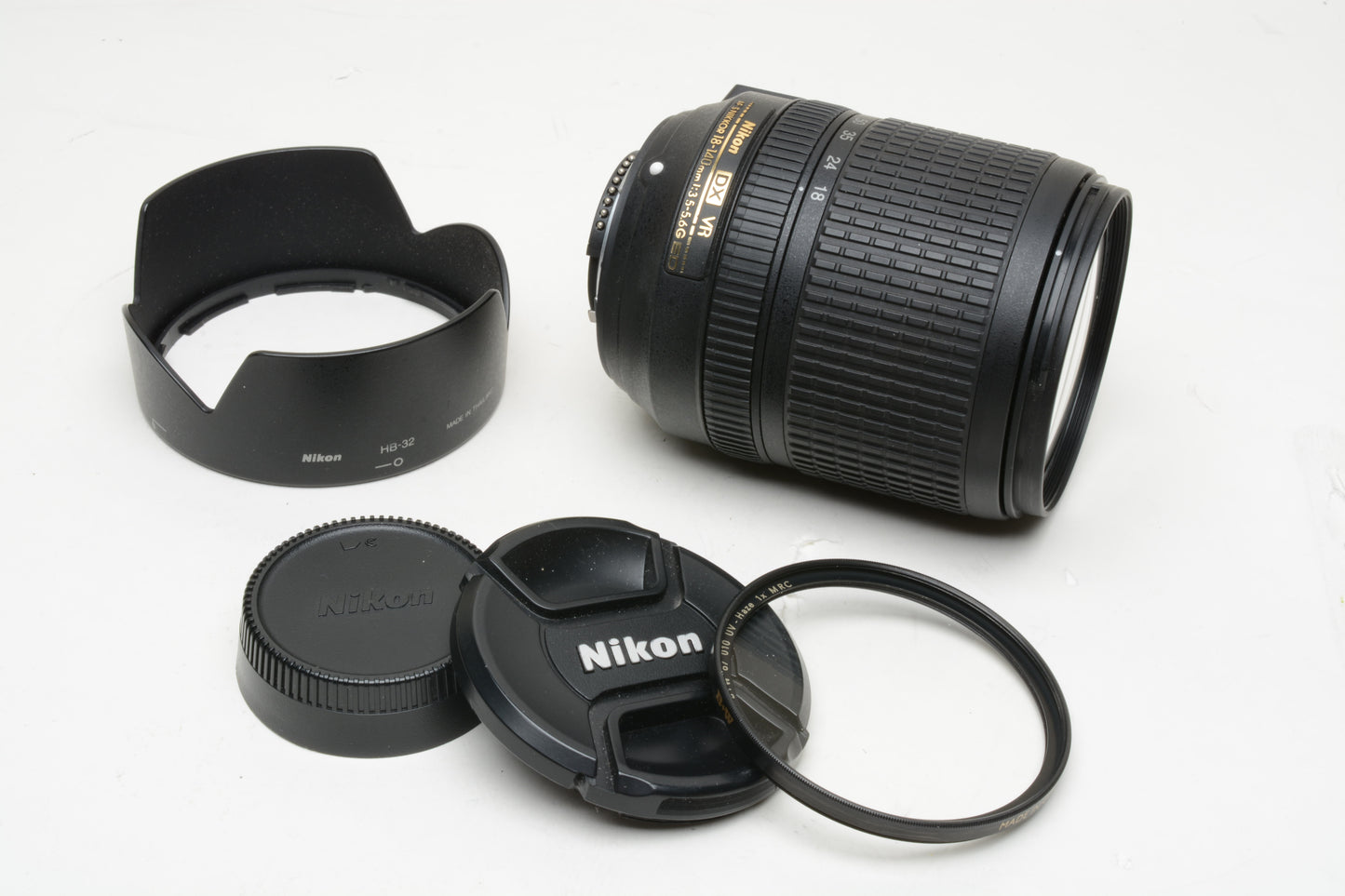 Nikon Nikkor AF-S DX 18-140mm f3.5-5.6G ED VR Lens w/Caps, B+W UV + Hood, Mint