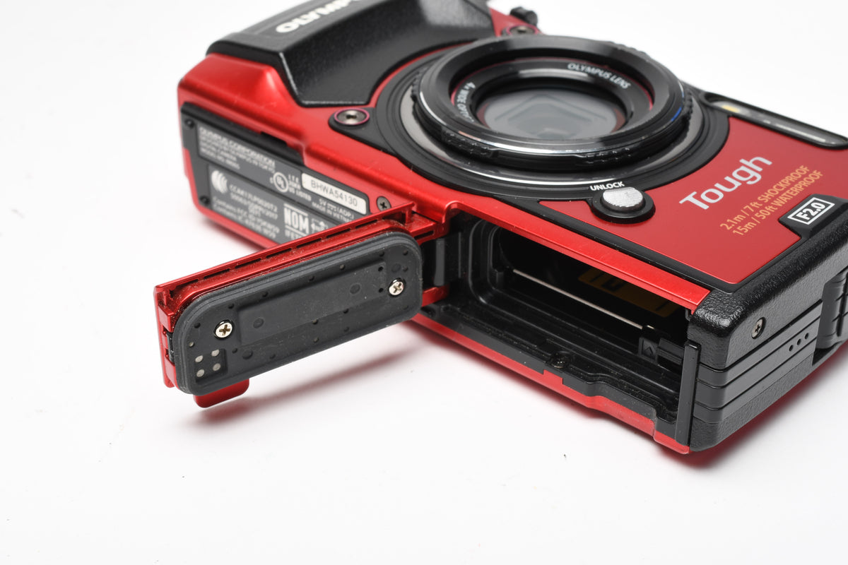 Olympus Tough TG-5 Red digital Point&Shoot w/batt, USB, Case, Tested, Good!