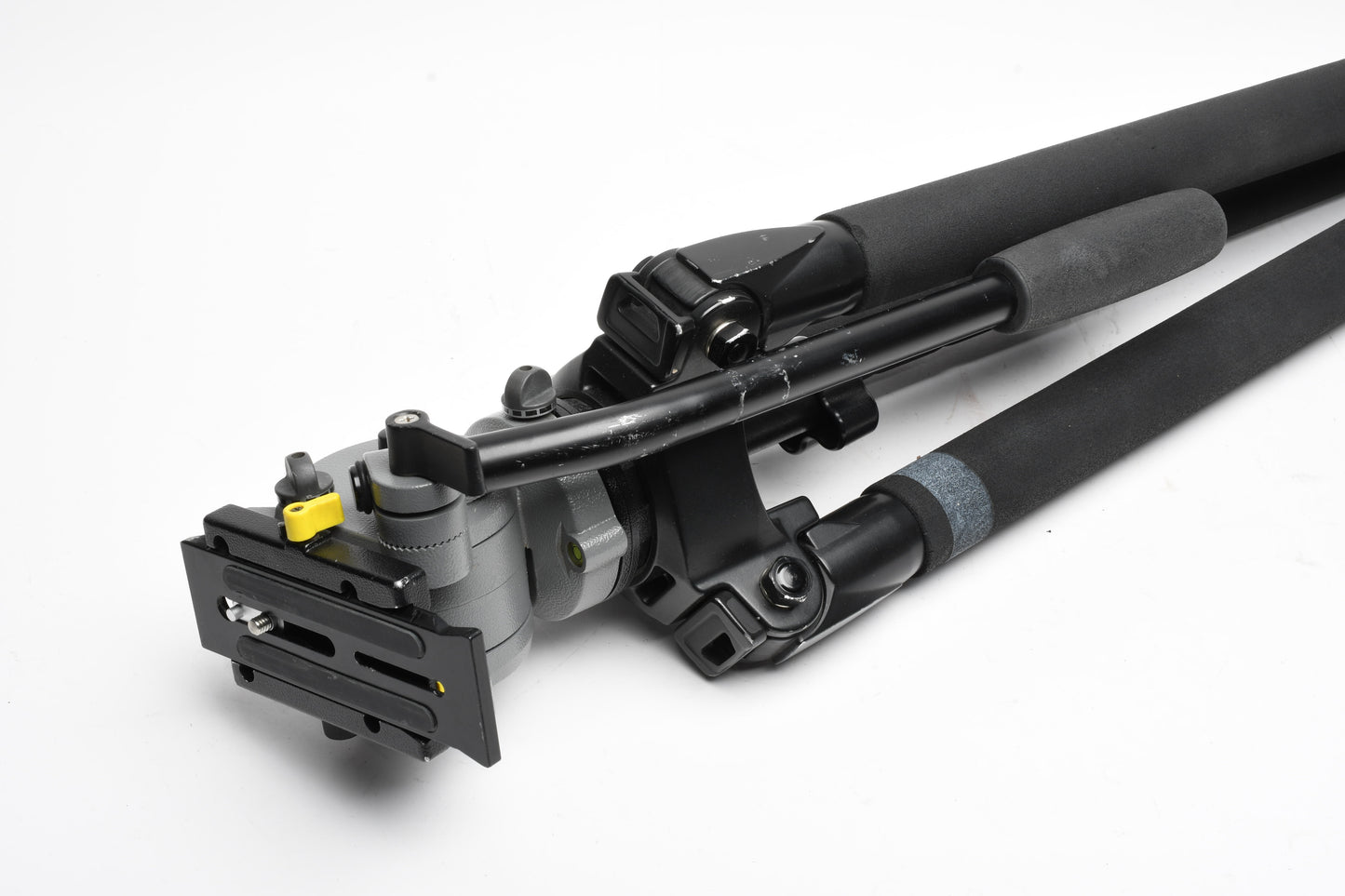 Miller DS10 SOLO-Q 75 2-Stage Tripod (Carbon Fiber) w/case + 2X QR plates