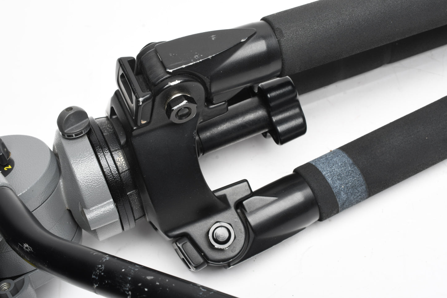 Miller DS10 SOLO-Q 75 2-Stage Tripod (Carbon Fiber) w/case + 2X QR plates