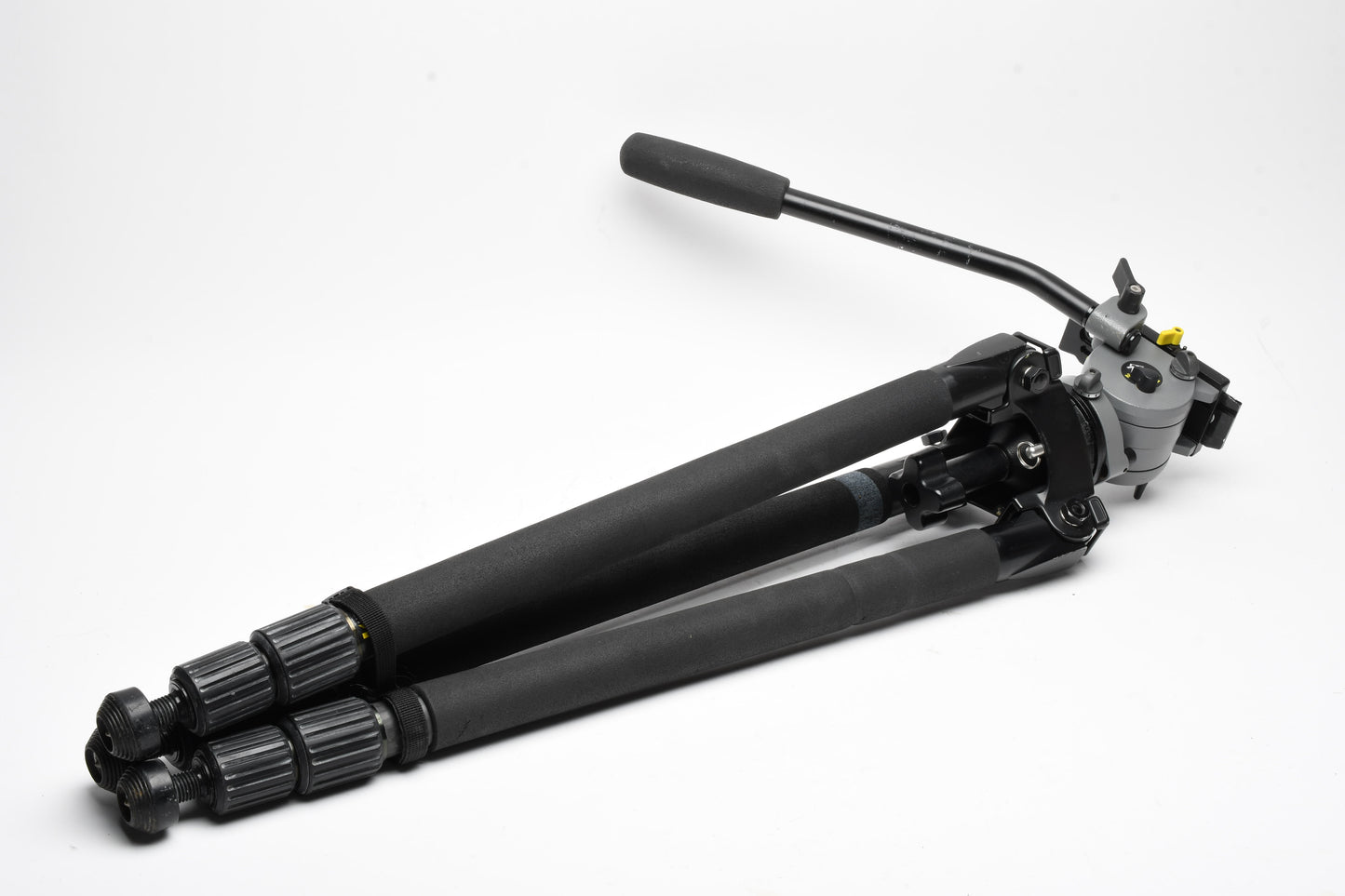 Miller DS10 SOLO-Q 75 2-Stage Tripod (Carbon Fiber) w/case + 2X QR plates