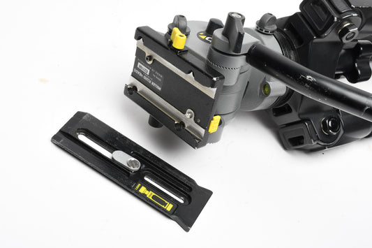 Miller DS10 SOLO-Q 75 2-Stage Tripod (Carbon Fiber) w/case + 2X QR plates