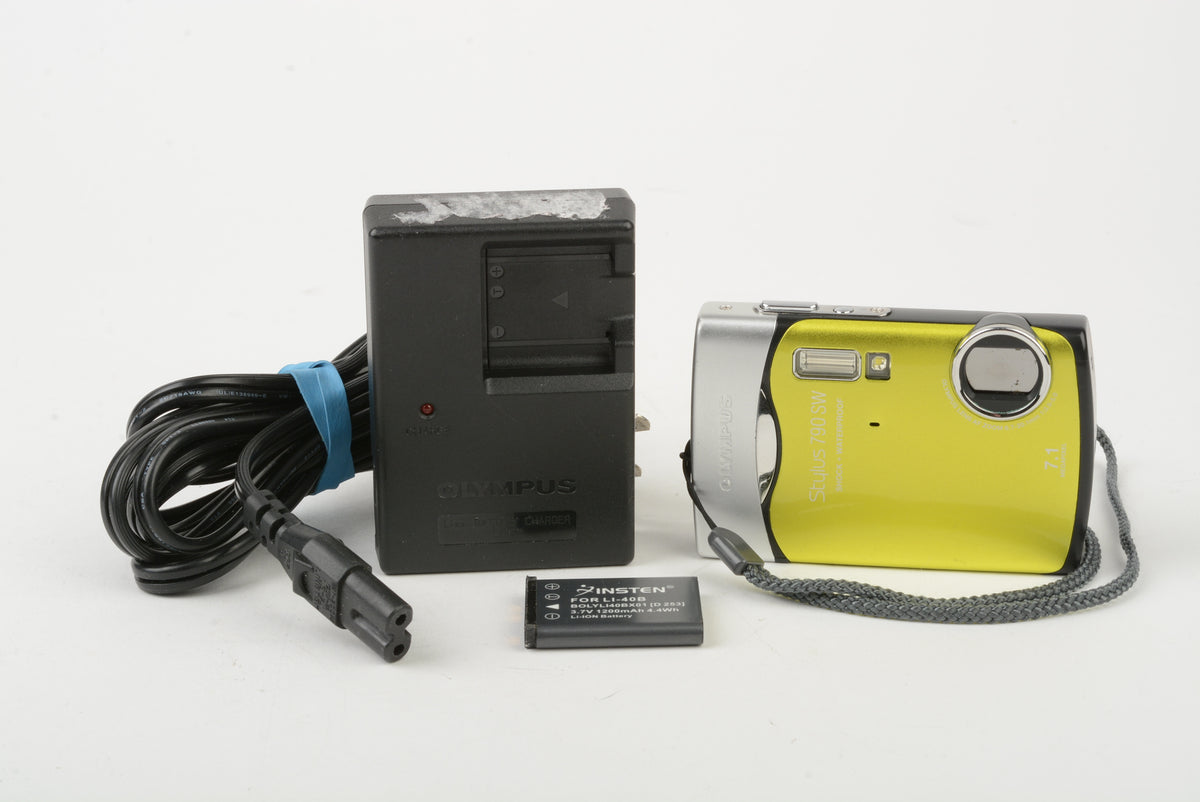 Olympus Stylus 790 SW 7.1MP Digital Point&Shoot camera, All-Weather, Good!