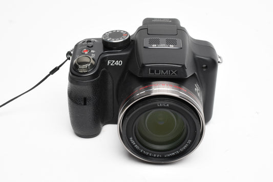 Panasonic Lumix DMC-FZ40 14MP Point&Shoot camera, batt+charger+strap, Tested