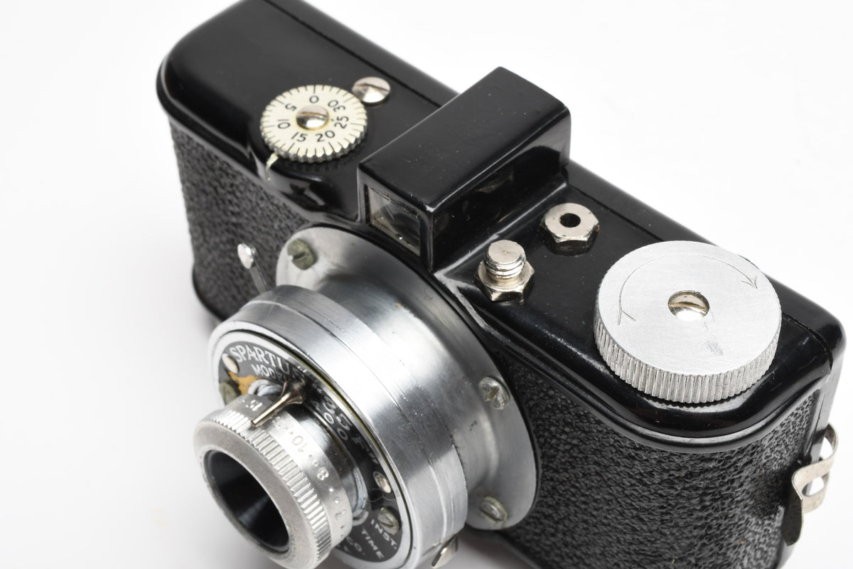 Spartus 35F Model 400 Vintage 34mm camera w/Case, works