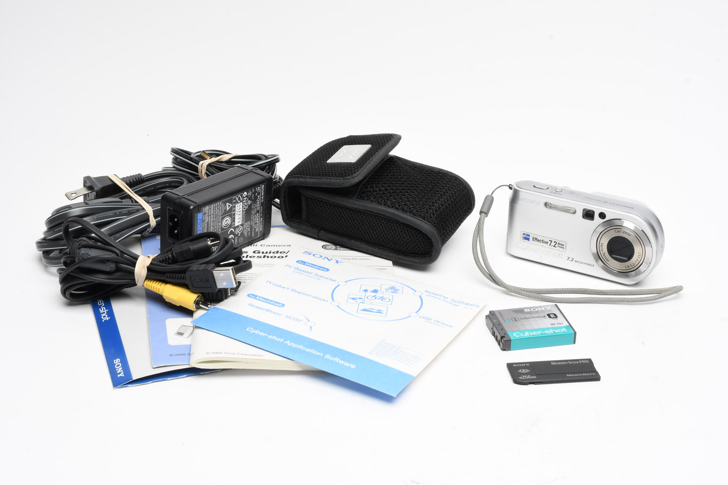 Sony CyberShot DSC-P200 7.2MP Digital Point&Shoot, Case, 256MB stick