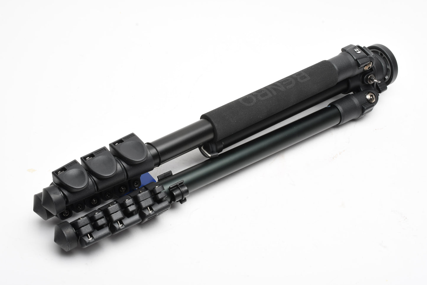 Benro TAD18A Series 1 4-Section Adventure Aluminum Tripod, Flip Lock, Mint, in case