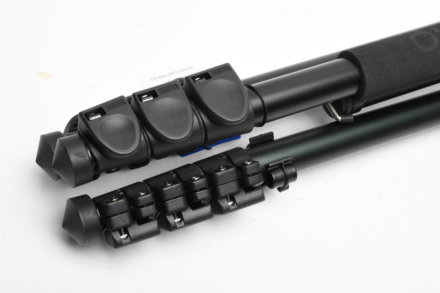 Benro TAD18A Series 1 4-Section Adventure Aluminum Tripod, Flip Lock, Mint, in case