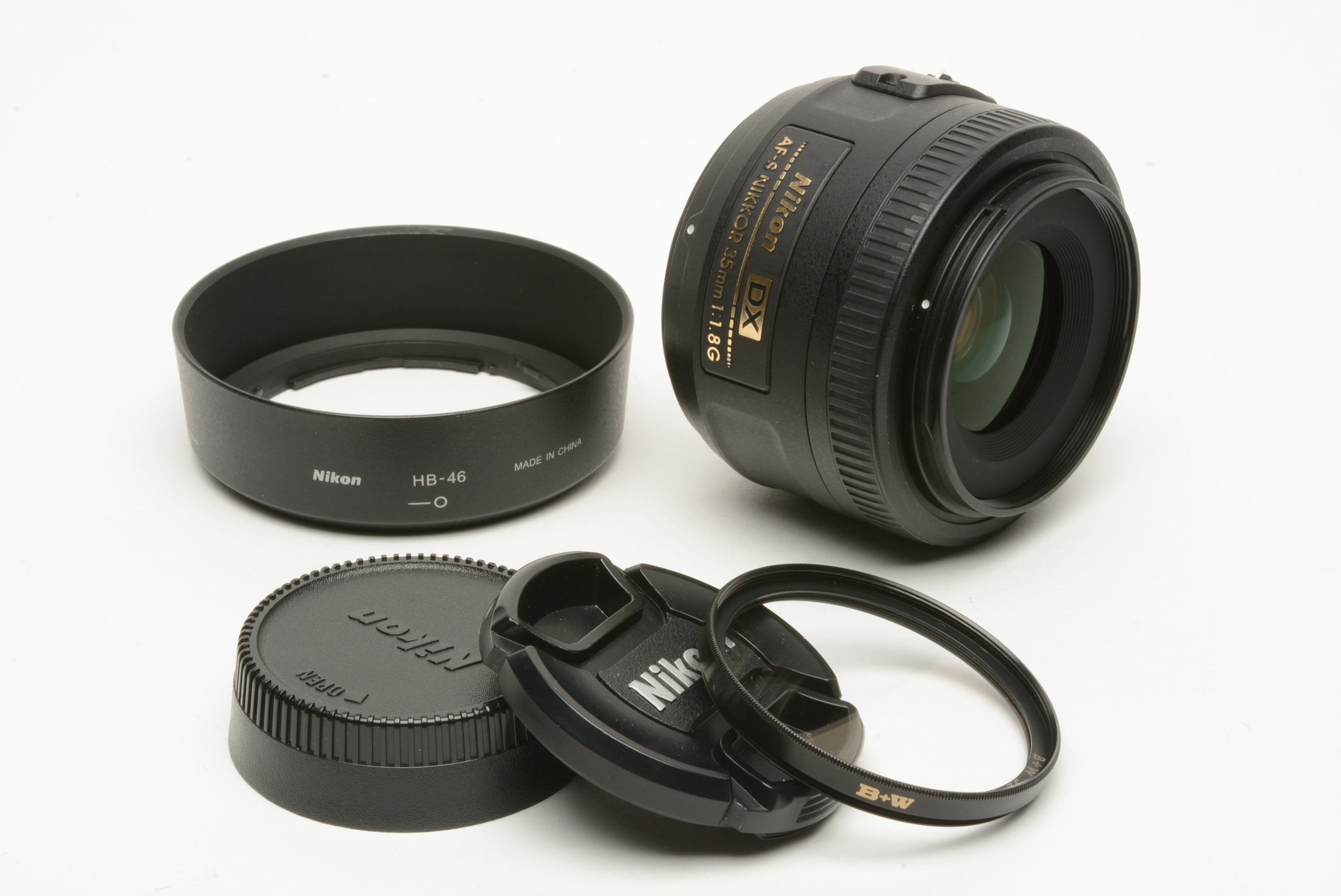 Nikon AF-S Nikkor 35mm f1.8G DX lens, caps, HB-46 lens hood, UV