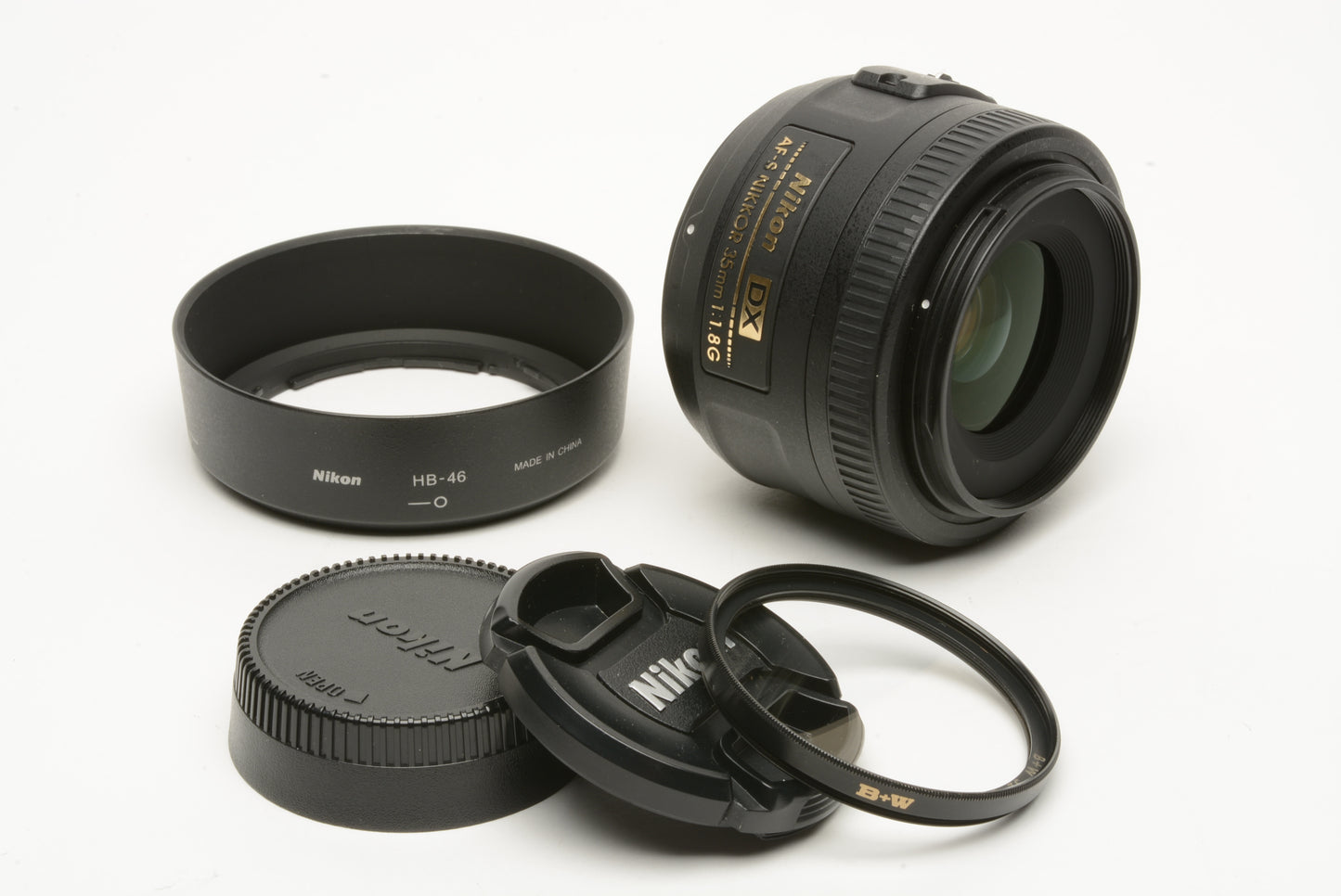 Nikon AF-S Nikkor 35mm f1.8G DX lens, caps, HB-46 lens hood, UV filter, very clean, Mint-
