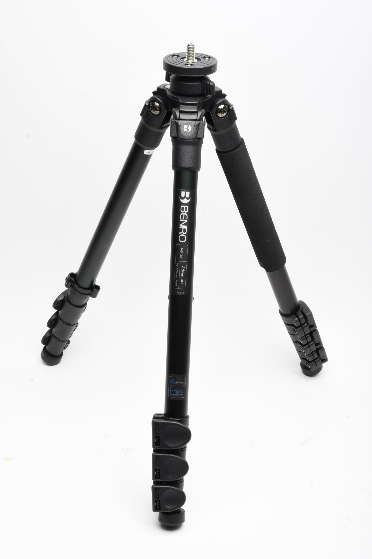 Benro TAD18A Series 1 4-Section Adventure Aluminum Tripod, Flip Lock, Mint, in case