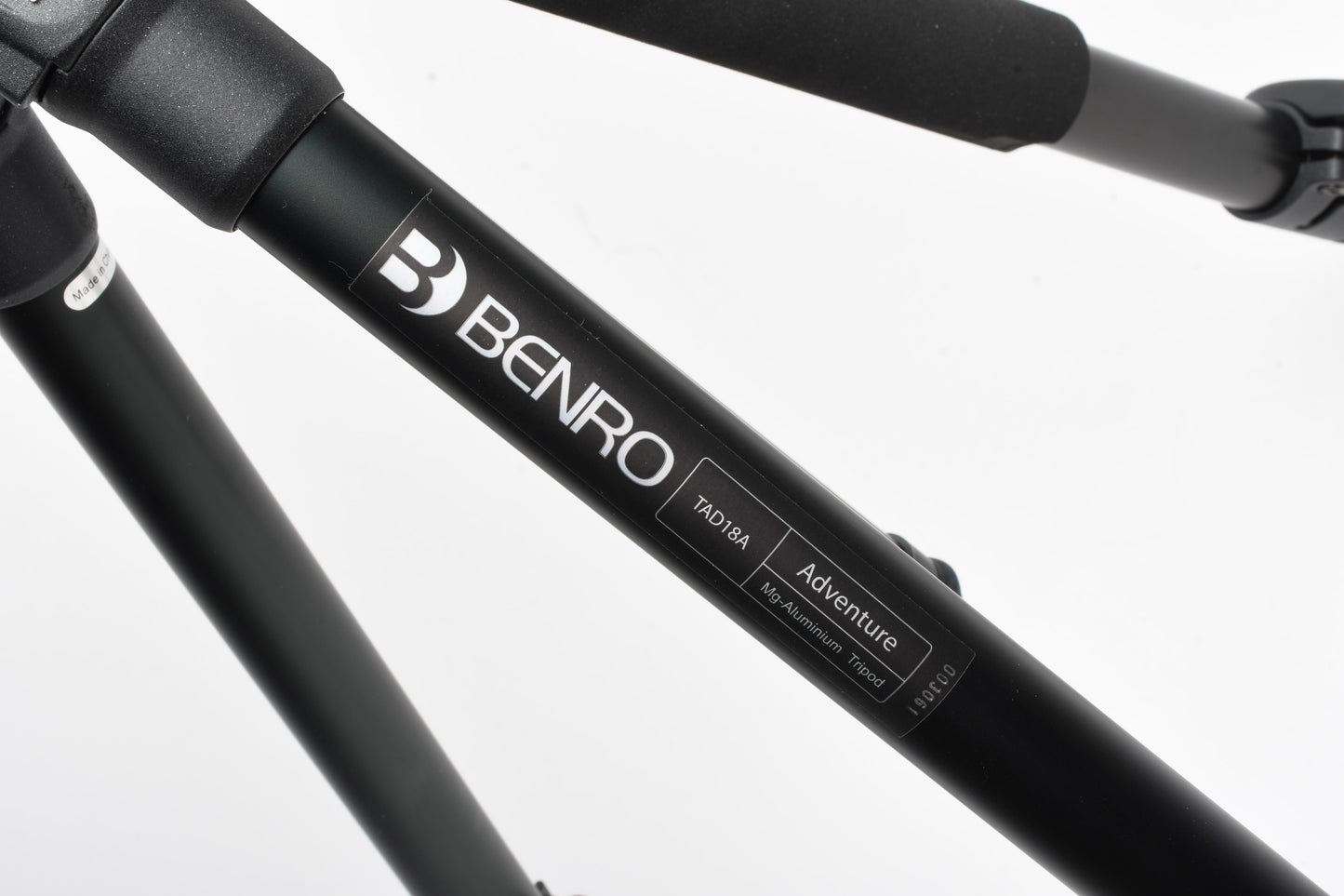 Benro TAD18A Series 1 4-Section Adventure Aluminum Tripod, Flip Lock, Mint, in case