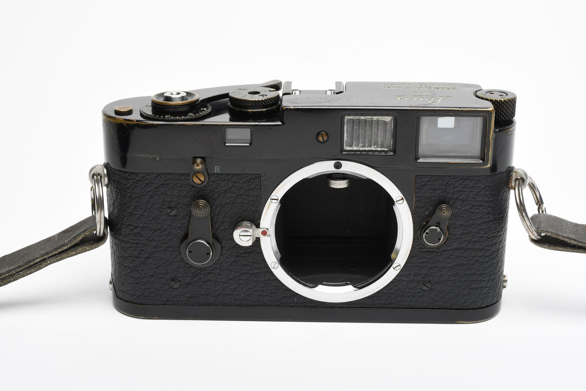 Leica M2 Black Paint Body, Timeless, Gorgeous, Great collector or User piece