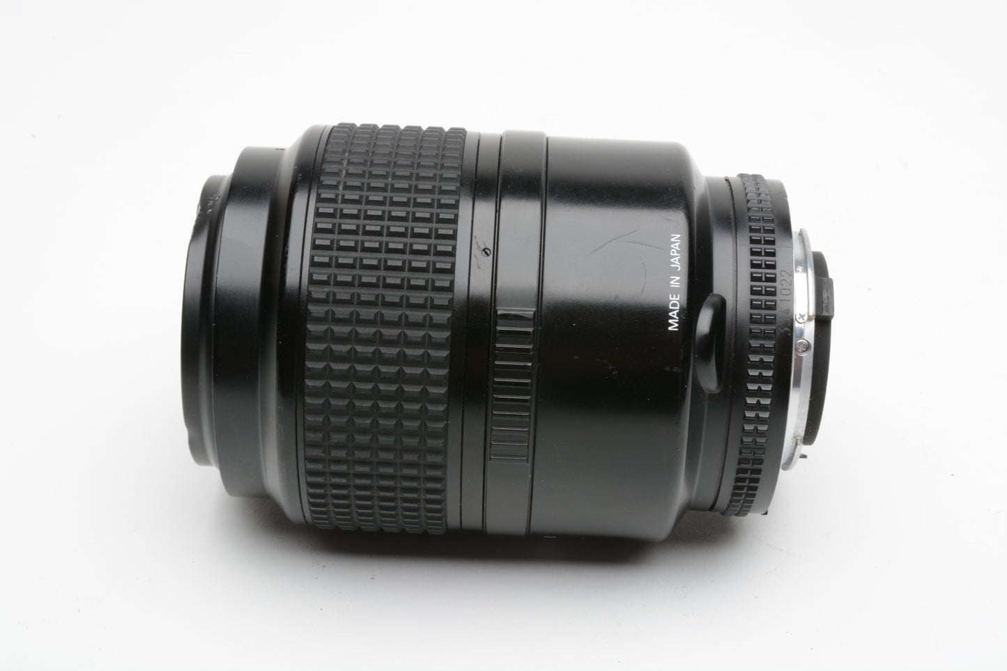 Nikon AF Micro Nikkor 105mm f2.8D lens, sharp, *Rim damage