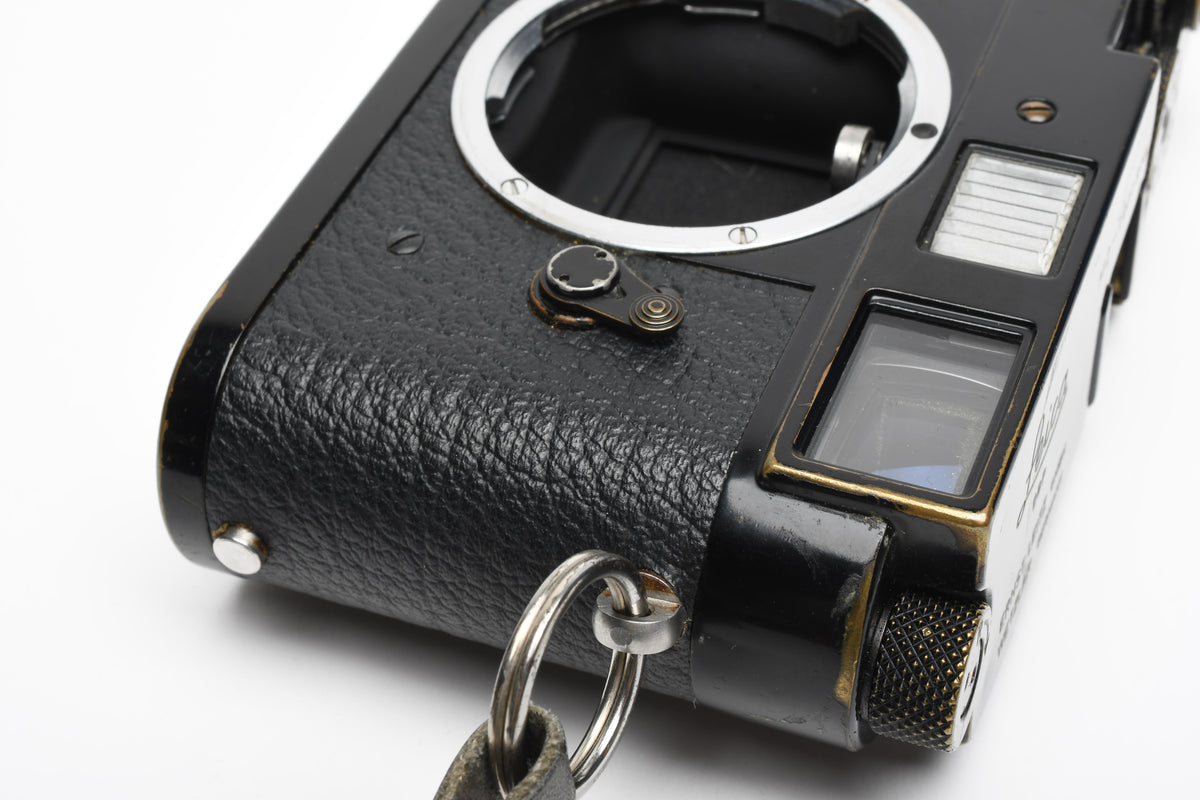 Leica M2 Black Paint Body, Timeless, Gorgeous, Great collector or User piece