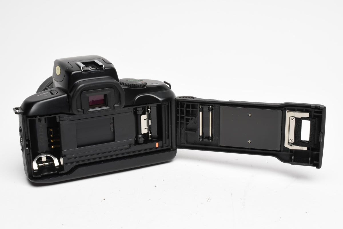 Canon EOS 750 35mm SLR w/35-70mm f3.5-4.5 Zoom Lens, Strap
