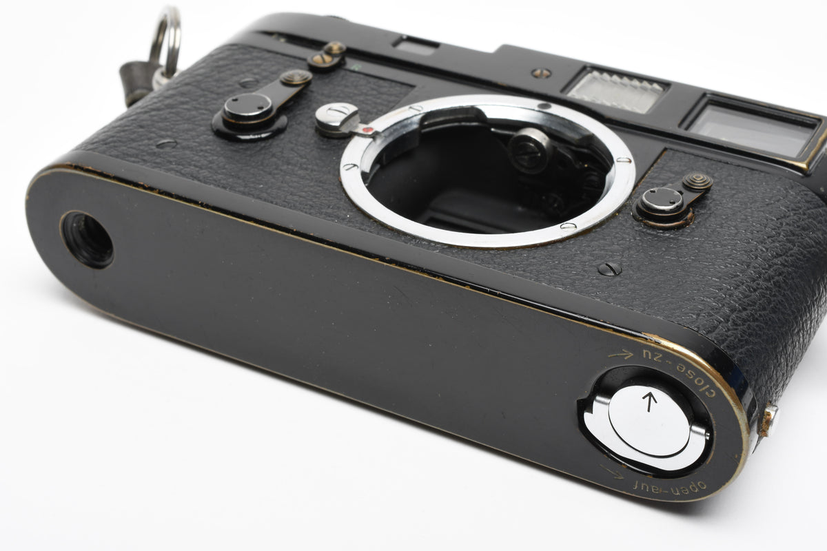 Leica M2 Black Paint Body, Timeless, Gorgeous, Great collector or User piece