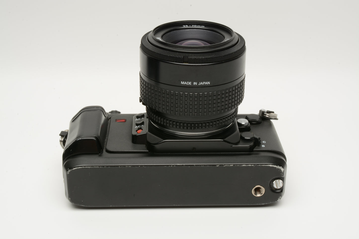 Nikon N2020 AF 35mm SLR w/35-70mm zoom lens, strap, Great!