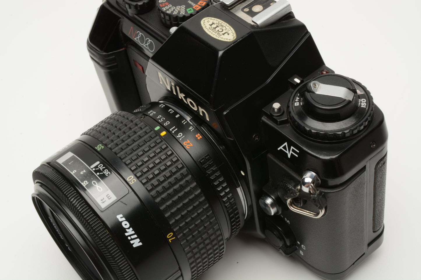 Nikon N2020 AF 35mm SLR w/35-70mm zoom lens, strap, Great!