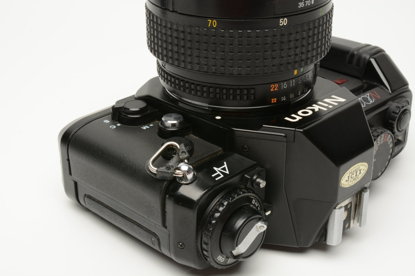 Nikon N2020 AF 35mm SLR w/35-70mm zoom lens, strap, Great!