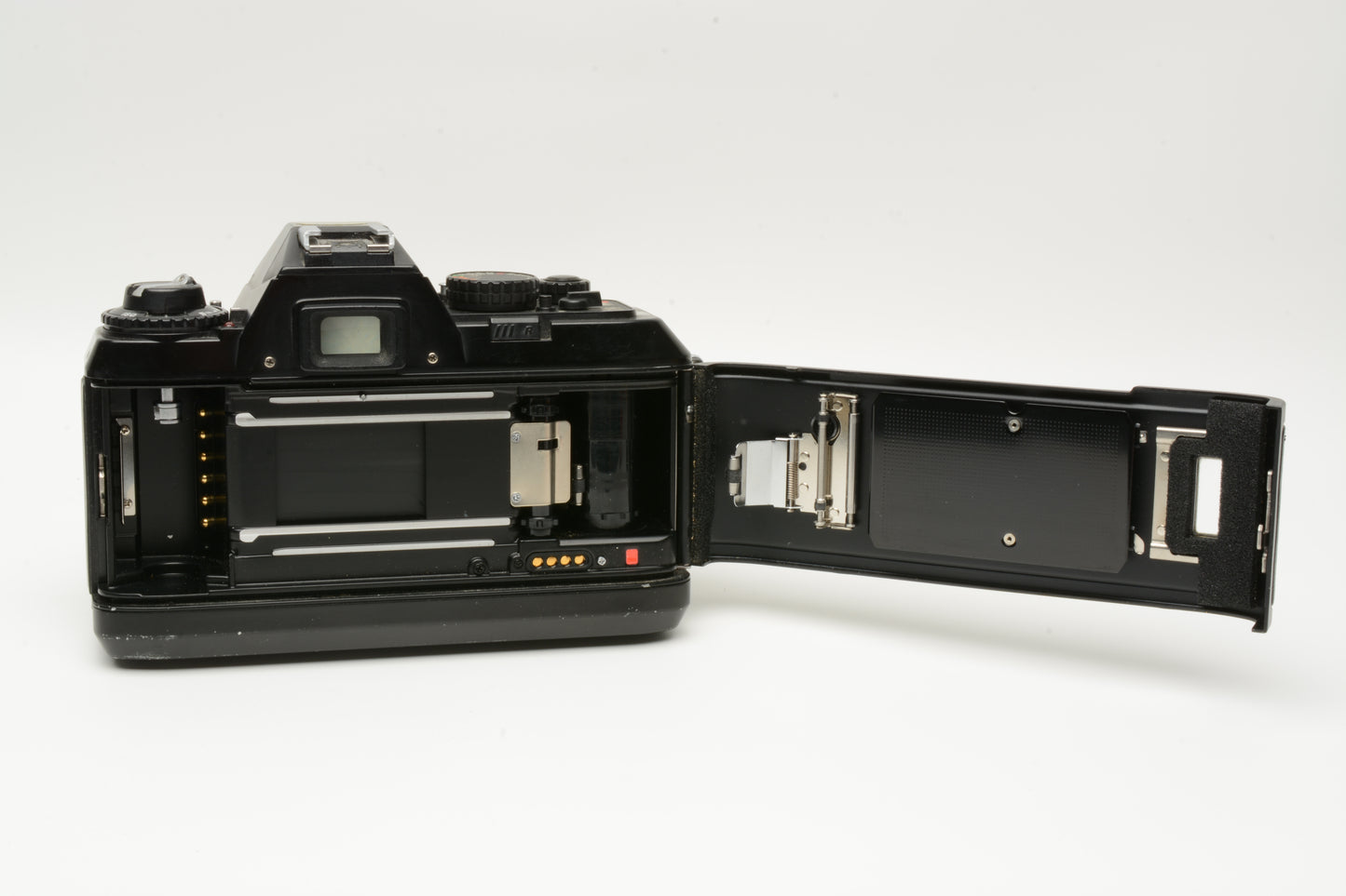 Nikon N2020 AF 35mm SLR w/35-70mm zoom lens, strap, Great!