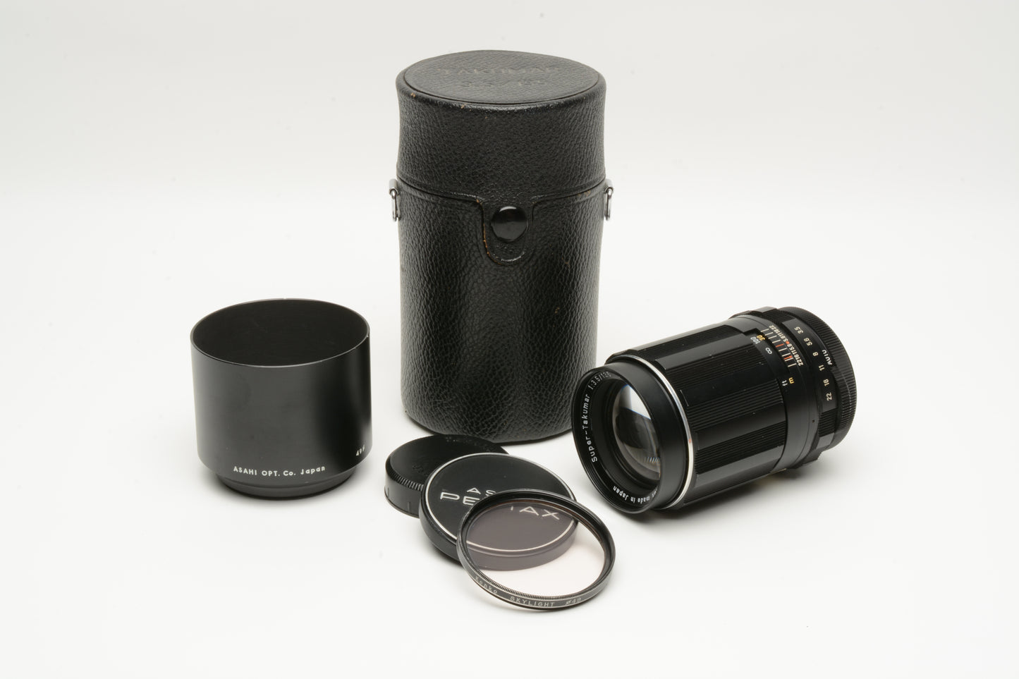 Pentax Super Takumar 135mm f3.5 M42 Mount lens, case, hood, caps, Mint