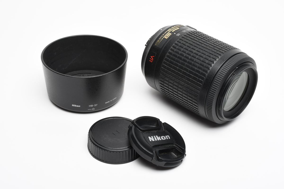 Nikon AF-S Nikkor 55-200mm F4-5.6G ED DX VR zoom lens, Caps+Hood