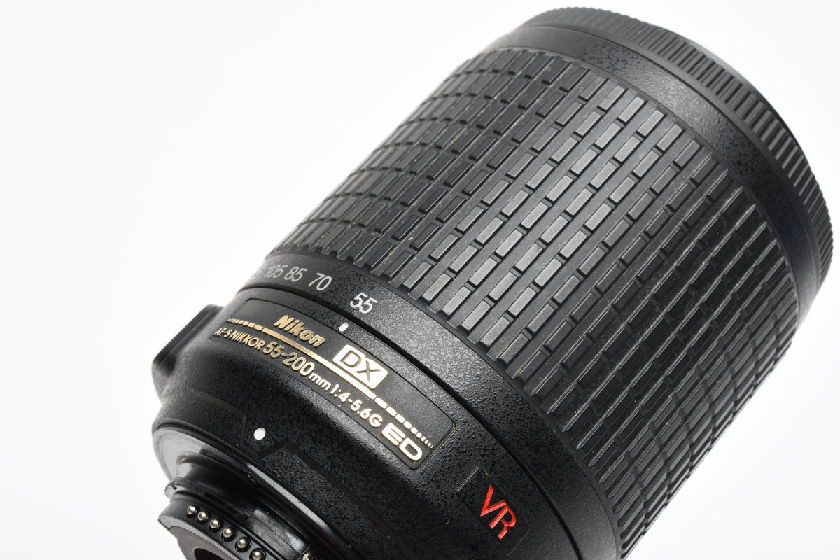 Nikon AF-S Nikkor 55-200mm F4-5.6G ED DX VR zoom lens, Caps+Hood