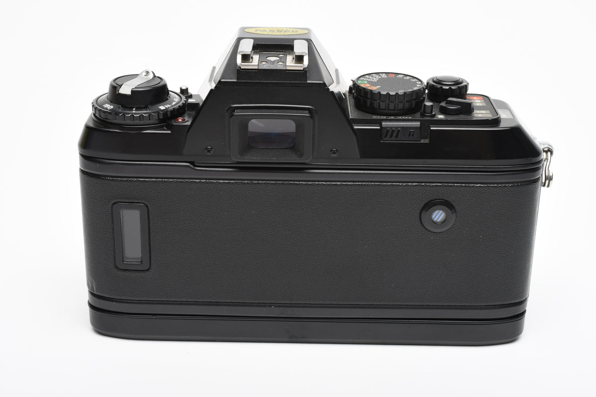 Nikon N2000 35mm SLR Body Only Tested, Great! w/Manual, Strap