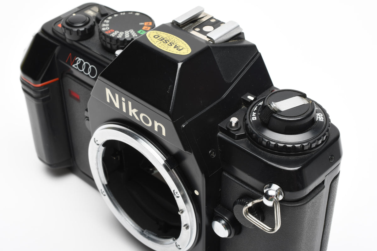 Nikon N2000 35mm SLR Body Only Tested, Great! w/Manual, Strap