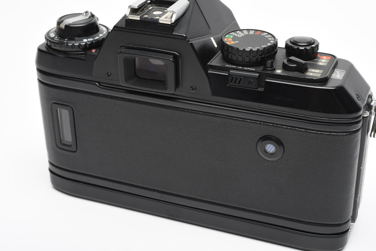 Nikon N2000 35mm SLR Body Only Tested, Great! w/Manual, Strap
