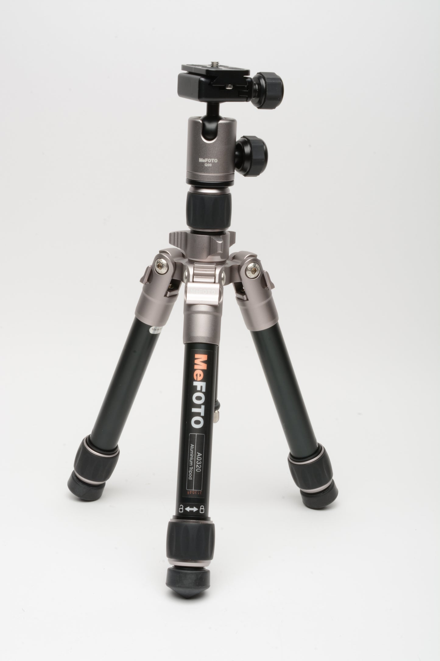MeFOTO DayTrip Tripod A0320 Kit w/Case, QR plate, Great travel companion