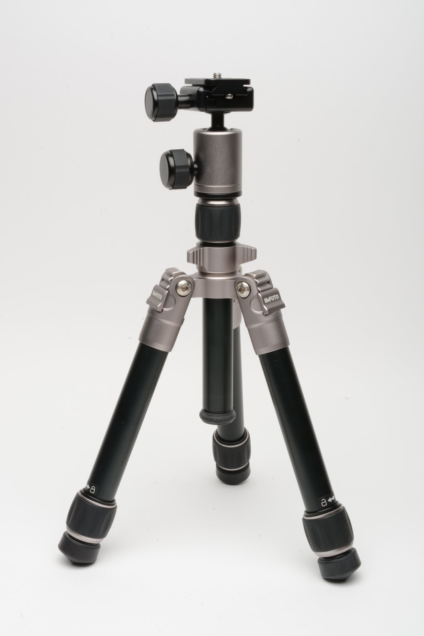 MeFOTO DayTrip Tripod A0320 Kit w/Case, QR plate, Great travel companion