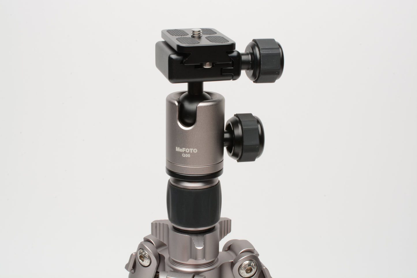 MeFOTO DayTrip Tripod A0320 Kit w/Case, QR plate, Great travel companion