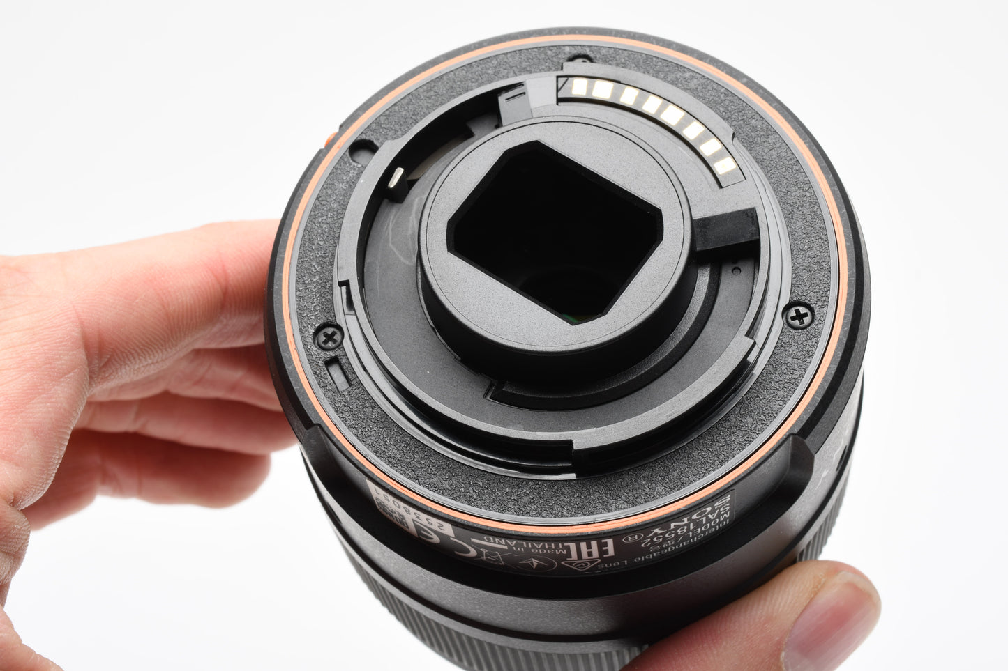 Sony DT 18-55mm f3.5-5.6 II zoom lens, Caps, Stiff zoom, still great