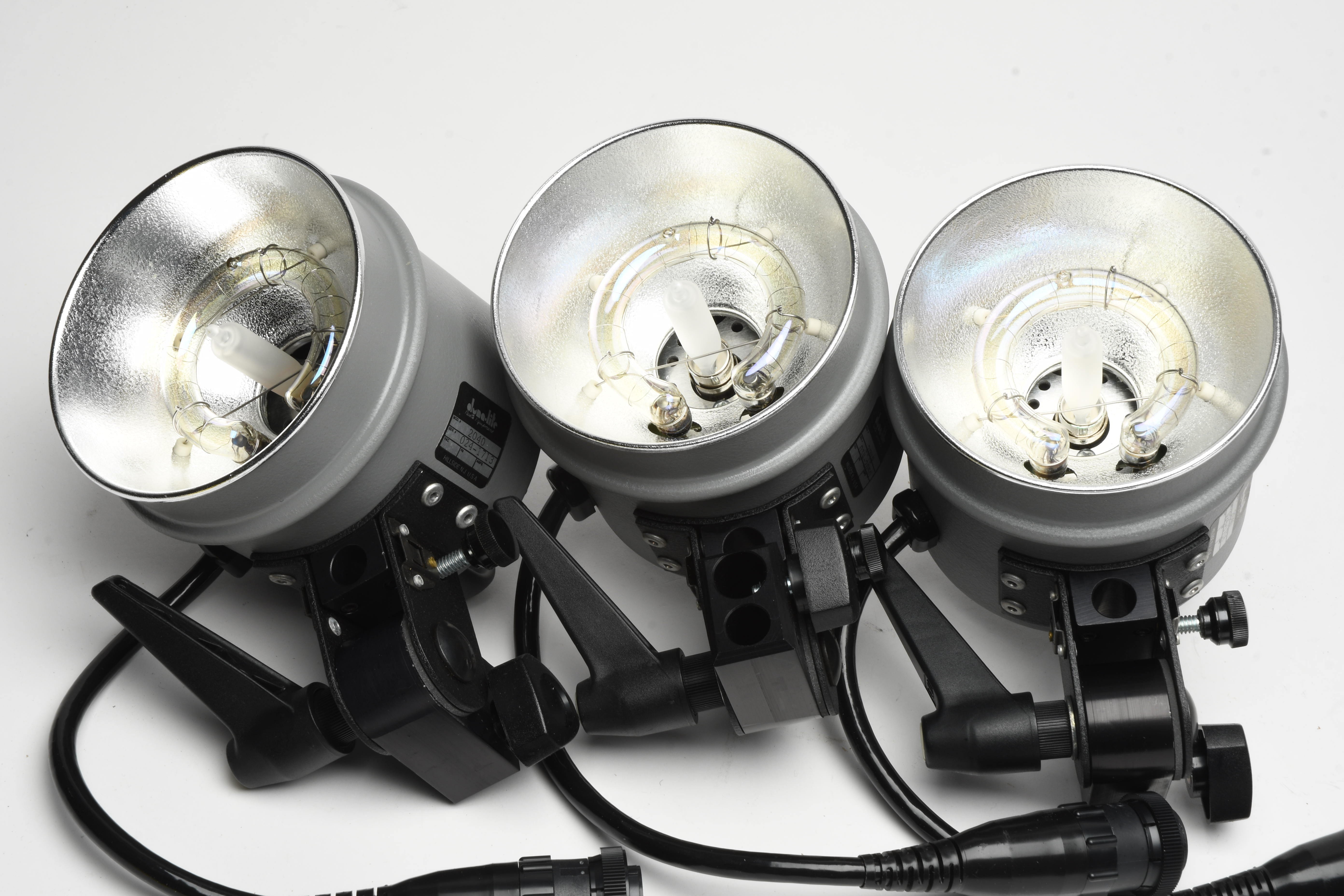 Dyna-Lite M800E Studio Flash Kit 3X Strobes, Lightware Case, Very