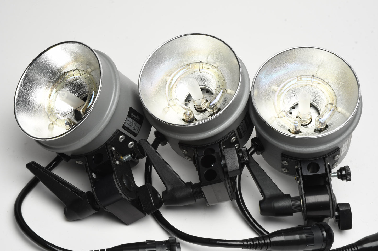 Dyna-Lite M800E Studio Flash Kit 3X Strobes, Lightware Case, Very Nice!