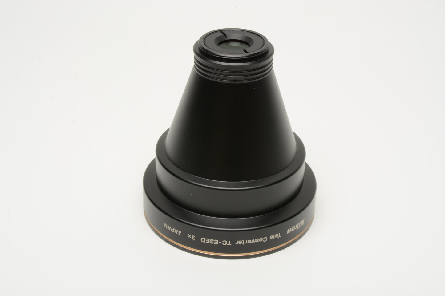 Nikon TC-E3ED 3X Tele converter lens w/Caps and pouch, Mint