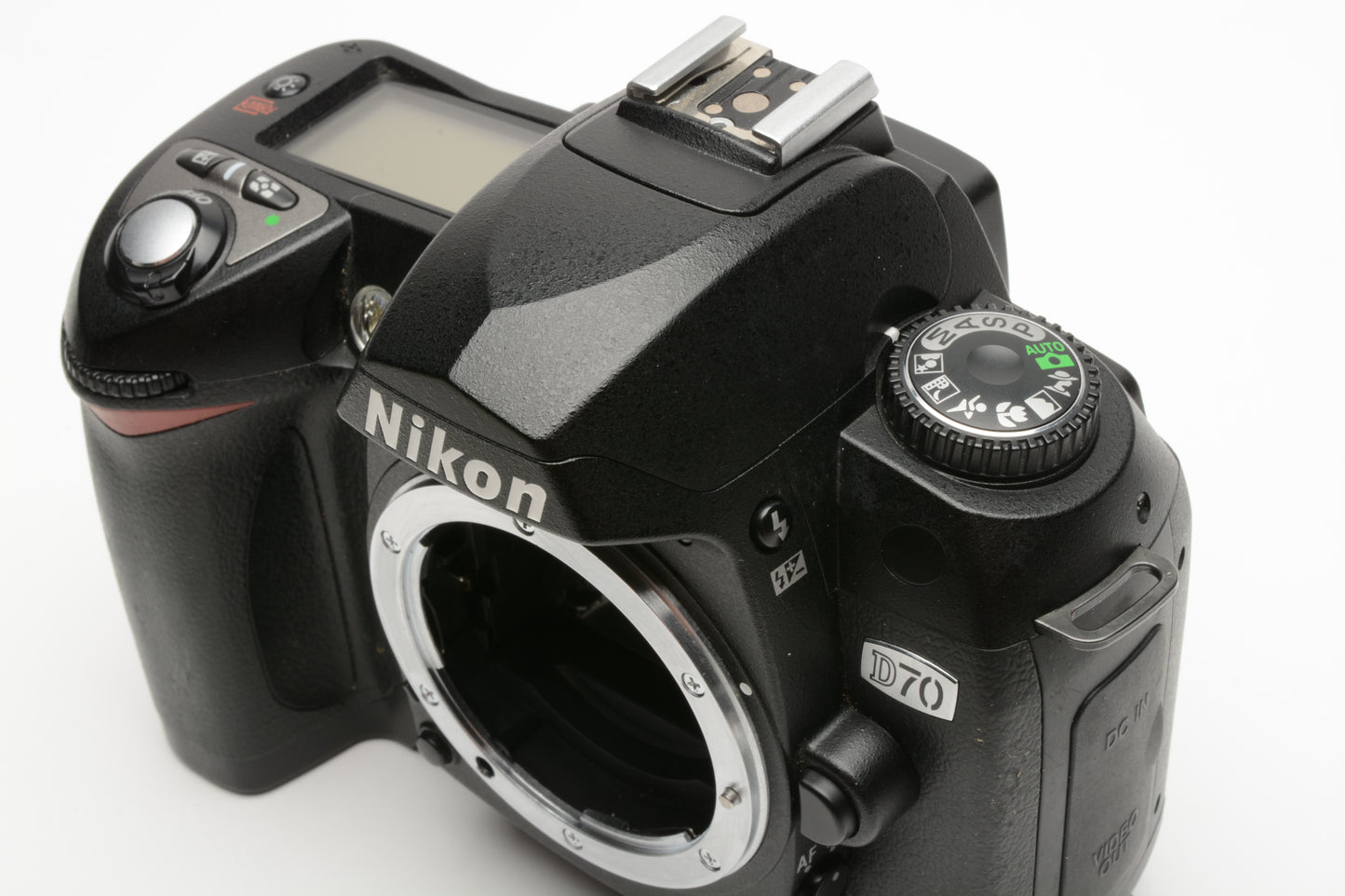 Nikon D70 DSLR body w/batt, charger, strap, Only 2628 Acts!!