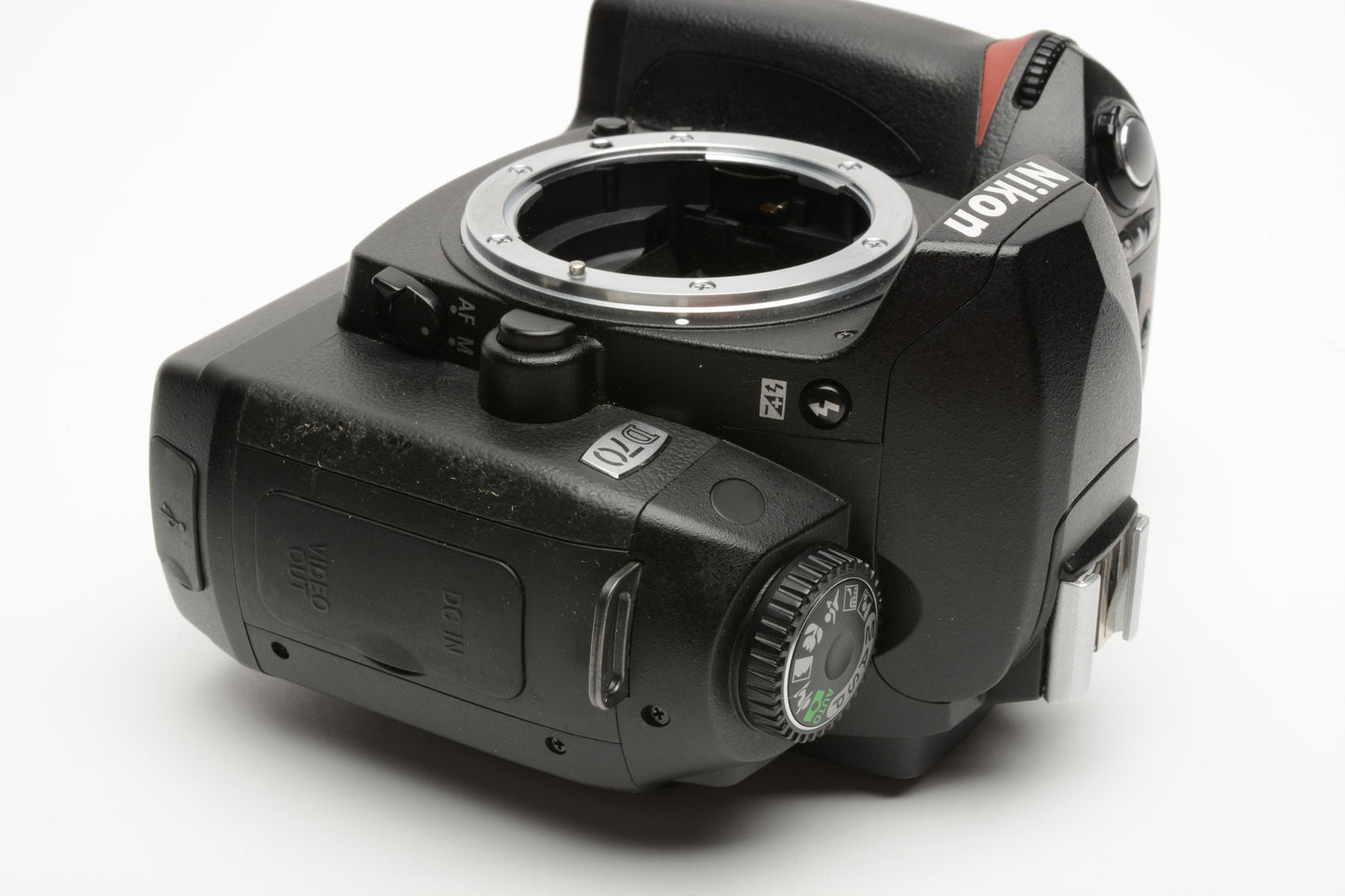 Nikon D70 DSLR body w/batt, charger, strap, Only 2628 Acts!!