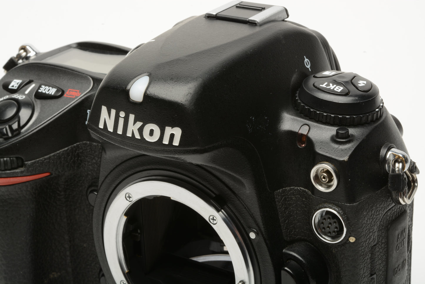 Nikon D2H DSLR body, batt+charger+strap+8GB Cf, tested, great, 105K Acts, still great!