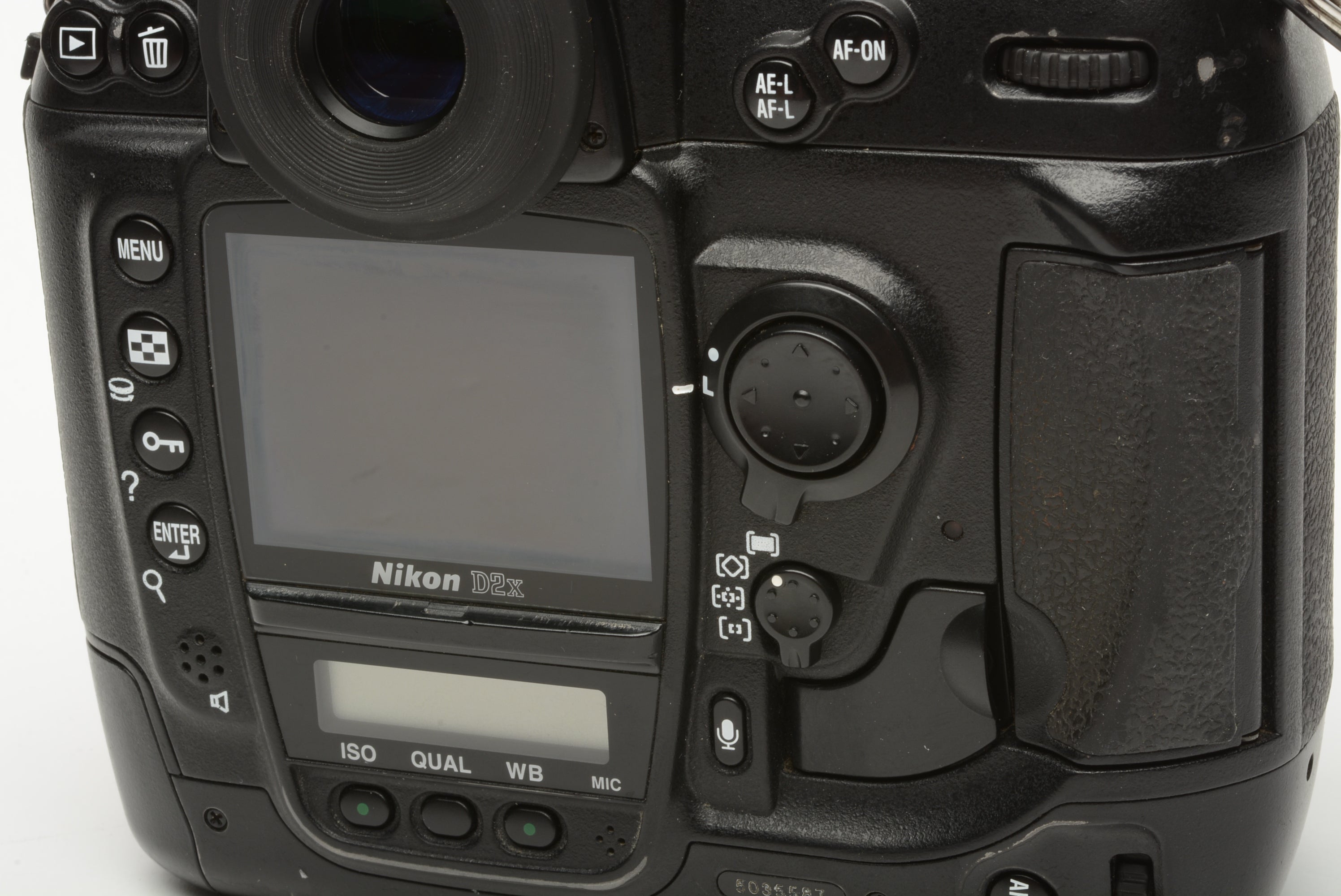 Nikon D2H DSLR body, batt+charger+strap+8GB Cf, tested, great 