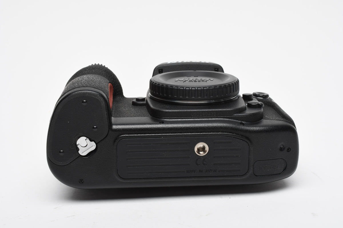 Nikon F100 35mm SLR body, Very Clean, Fully tested, Mint-