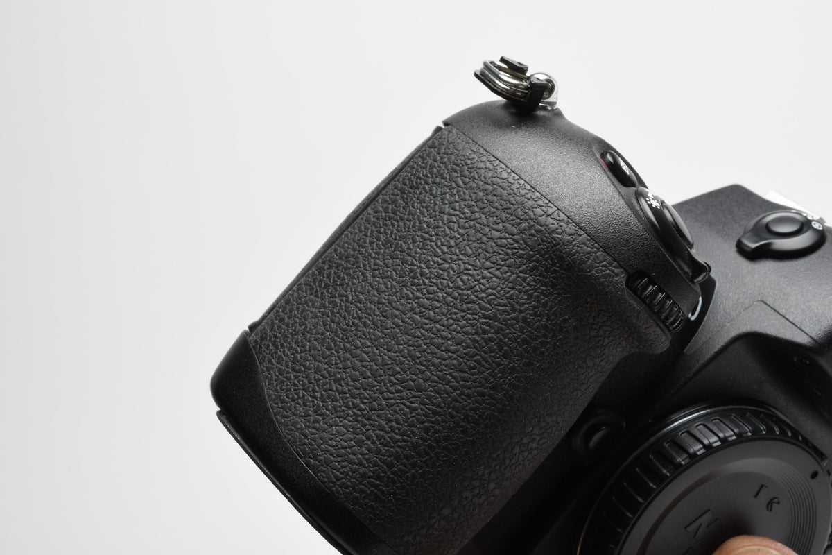 Nikon F100 35mm SLR body, Very Clean, Fully tested, Mint-