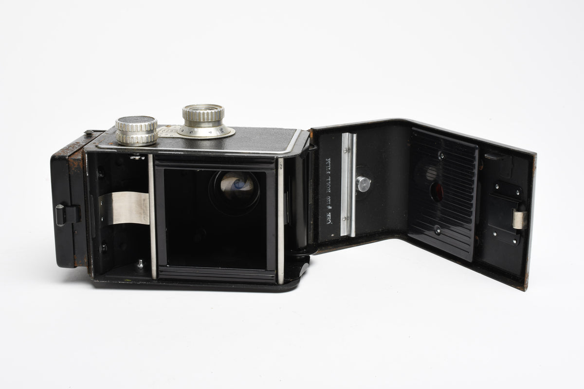 Dejur TLR 120 camera w/85mm f3.5 lens, case+strap, works! tested